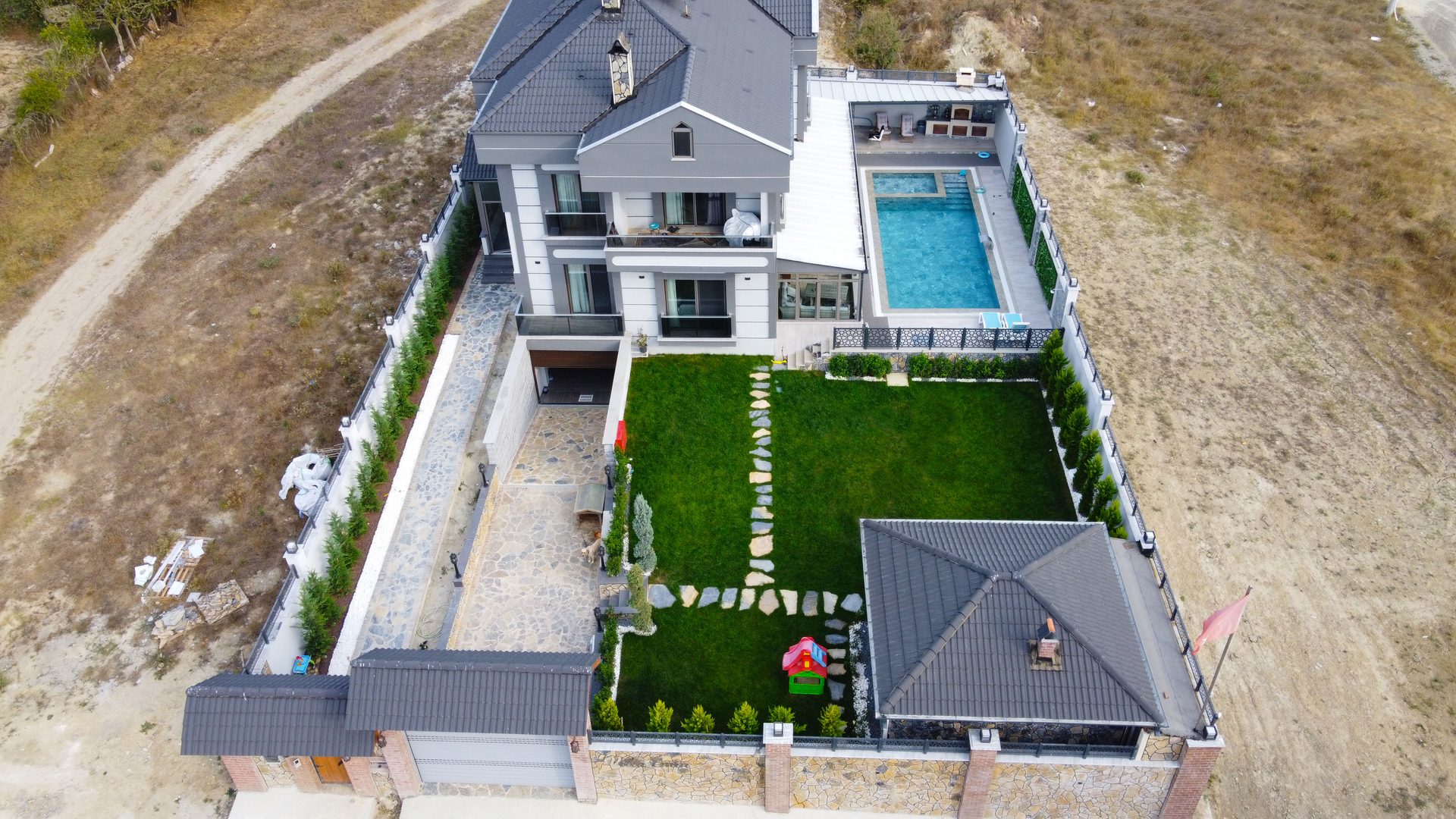 Villa bahçesi peyzaj uygulaması